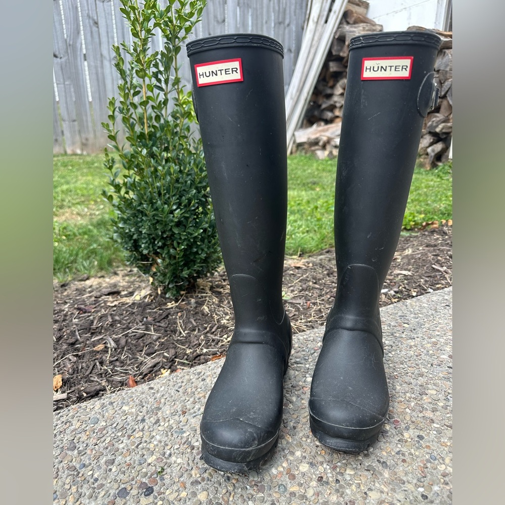 Black Hunter boots US size 5. UK size 3. EU size 36.